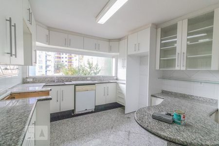 Casa à venda com 500m², 3 quartos e 5 vagas Casa à venda com 500m², 3 quartos e 5 vagasCozinha