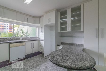 Casa à venda com 500m², 3 quartos e 5 vagas Casa à venda com 500m², 3 quartos e 5 vagasCozinha