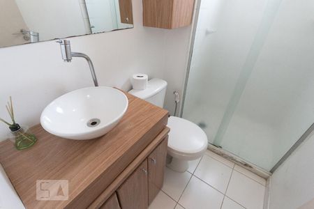 Banheiro  de apartamento para alugar com 2 quartos, 50m² em Vila Firmiano Pinto, São Paulo