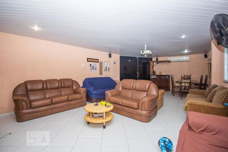 Casa à venda com 800m², 5 quartos e 5 vagas Casa à venda com 800m², 5 quartos e 5 vagasSala de TV - Subsolo