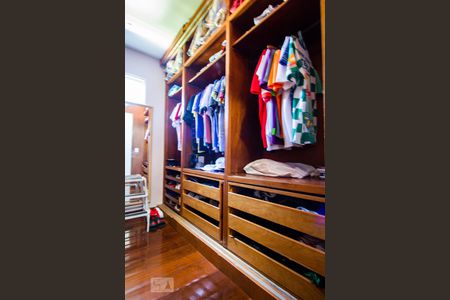 Casa à venda com 800m², 5 quartos e 5 vagas Casa à venda com 800m², 5 quartos e 5 vagasCloset Suíte 4 - Segundo Andar