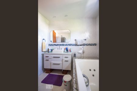 Casa à venda com 800m², 5 quartos e 5 vagas Casa à venda com 800m², 5 quartos e 5 vagasBanheiro Suíte 4 - Segundo Andar