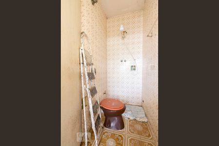 Casa para alugar com 370m², 5 quartos e 4 vagasBanheiro de serviço 