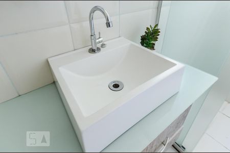 Banheiro de apartamento à venda com 2 quartos, 55m² em Jardim Roberto, Osasco