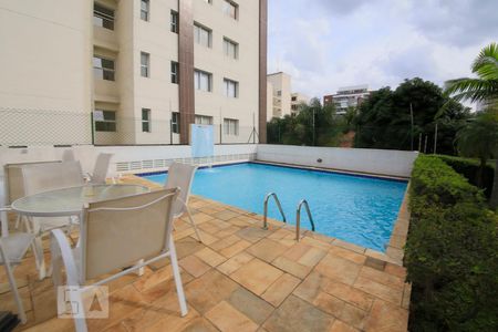 Apartamento à venda com 180m², 3 quartos e 3 vagas Apartamento à venda com 180m², 3 quartos e 3 vagasPiscina