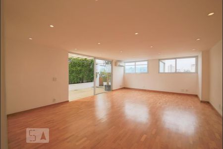 Apartamento à venda com 180m², 3 quartos e 3 vagas Apartamento à venda com 180m², 3 quartos e 3 vagasEscada para Cobertura