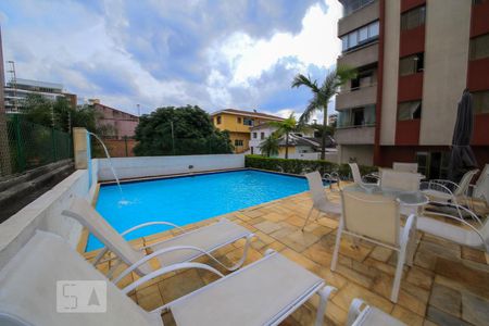 Apartamento à venda com 180m², 3 quartos e 3 vagas Apartamento à venda com 180m², 3 quartos e 3 vagasPiscina