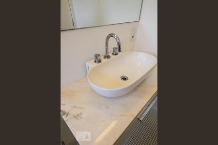 Apartamento à venda com 180m², 3 quartos e 3 vagas Apartamento à venda com 180m², 3 quartos e 3 vagasBanheiro da Suite