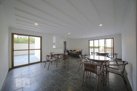 Apartamento à venda com 180m², 3 quartos e 3 vagas Apartamento à venda com 180m², 3 quartos e 3 vagasSalão de Festa