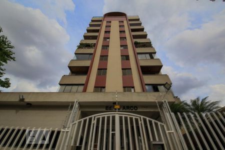 Apartamento à venda com 180m², 3 quartos e 3 vagas Apartamento à venda com 180m², 3 quartos e 3 vagasFachada