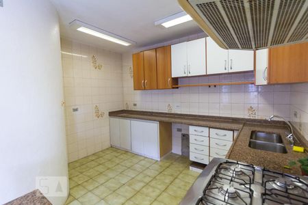 Casa à venda com 457m², 4 quartos e 8 vagas Casa à venda com 457m², 4 quartos e 8 vagasCozinha