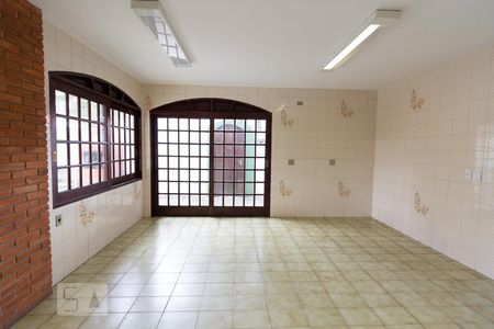 Casa à venda com 457m², 4 quartos e 8 vagas Casa à venda com 457m², 4 quartos e 8 vagasCopa