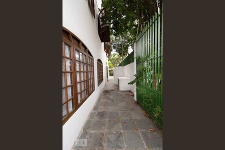 Casa à venda com 457m², 4 quartos e 8 vagas Casa à venda com 457m², 4 quartos e 8 vagasEntrada