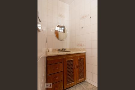 Casa à venda com 457m², 4 quartos e 8 vagas Casa à venda com 457m², 4 quartos e 8 vagasBanheiro Social 2