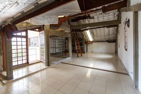 Casa à venda com 457m², 4 quartos e 8 vagas Casa à venda com 457m², 4 quartos e 8 vagasSótão