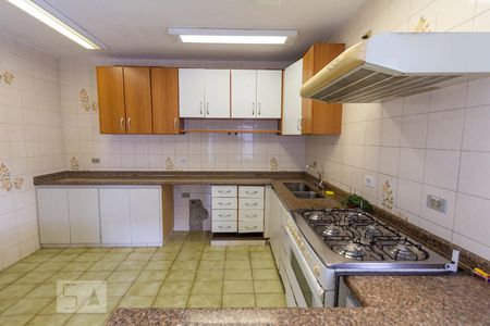 Casa à venda com 457m², 4 quartos e 8 vagas Casa à venda com 457m², 4 quartos e 8 vagasCozinha