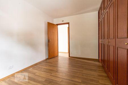 Casa à venda com 457m², 4 quartos e 8 vagas Casa à venda com 457m², 4 quartos e 8 vagasQuarto 2