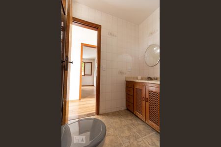 Casa à venda com 457m², 4 quartos e 8 vagas Casa à venda com 457m², 4 quartos e 8 vagasBanheiro Social 2