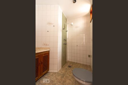 Casa à venda com 457m², 4 quartos e 8 vagas Casa à venda com 457m², 4 quartos e 8 vagasBanheiro Social 2