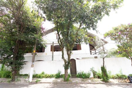 Casa à venda com 457m², 4 quartos e 8 vagas Casa à venda com 457m², 4 quartos e 8 vagasFachada