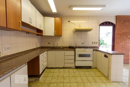 Casa à venda com 457m², 4 quartos e 8 vagas Casa à venda com 457m², 4 quartos e 8 vagasCozinha