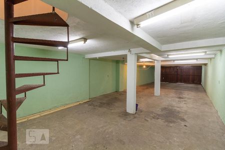 Casa à venda com 457m², 4 quartos e 8 vagas Casa à venda com 457m², 4 quartos e 8 vagasGaragem