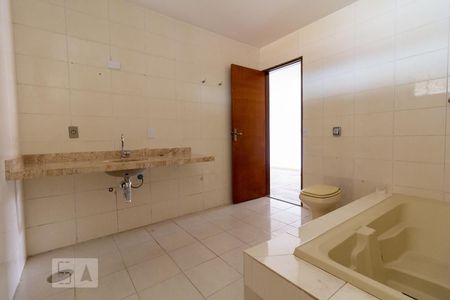 Casa à venda com 457m², 4 quartos e 8 vagas Casa à venda com 457m², 4 quartos e 8 vagasBanheiro da Suíte