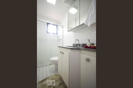 Banheiro de apartamento à venda com 3 quartos, 120m² em Vila Andrade, São Paulo