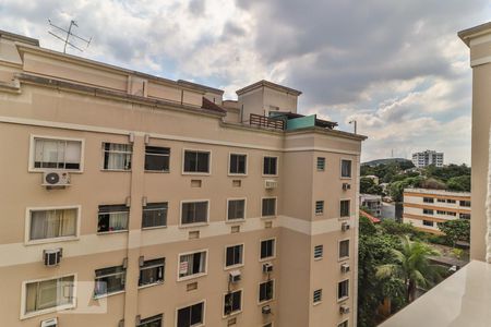 Vista Sala de apartamento para alugar com 2 quartos, 55m² em Taquara, Rio de Janeiro