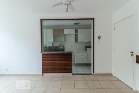 Sala com cozinha americana de apartamento para alugar com 2 quartos, 55m² em Taquara, Rio de Janeiro