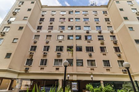 Apartamento para alugar com 55m², 2 quartos e 1 vaga Apartamento para alugar com 55m², 2 quartos e 1 vagaFachada