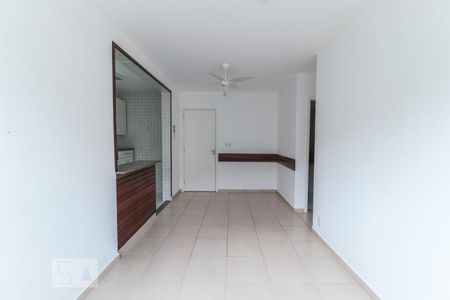 Sala de apartamento para alugar com 2 quartos, 55m² em Taquara, Rio de Janeiro