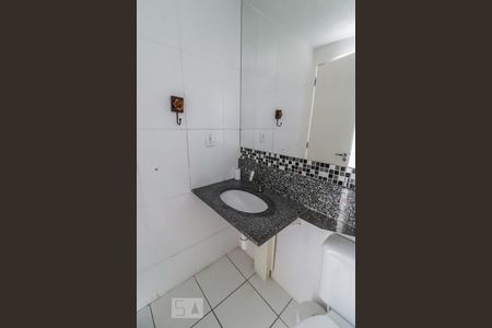 Banheiro Social de apartamento para alugar com 2 quartos, 55m² em Taquara, Rio de Janeiro
