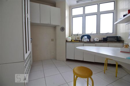 Apartamento à venda com 300m², 3 quartos e 3 vagasCopa