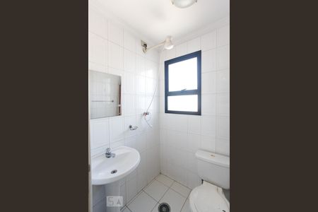 Apartamento à venda com 199m², 4 quartos e 4 vagas Apartamento à venda com 199m², 4 quartos e 4 vagasBanheiro de Serviço