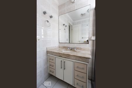 Apartamento à venda com 199m², 4 quartos e 4 vagas Apartamento à venda com 199m², 4 quartos e 4 vagasBanheiro