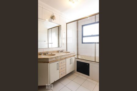 Apartamento à venda com 199m², 4 quartos e 4 vagas Apartamento à venda com 199m², 4 quartos e 4 vagasSuíte 1