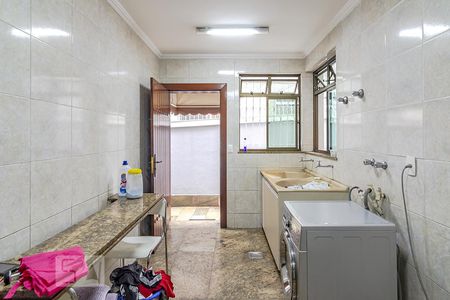 Casa à venda com 550m², 5 quartos e 5 vagas Casa à venda com 550m², 5 quartos e 5 vagasÁrea de Serviço