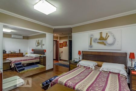 Casa à venda com 550m², 5 quartos e 5 vagas Casa à venda com 550m², 5 quartos e 5 vagasQuarto 5