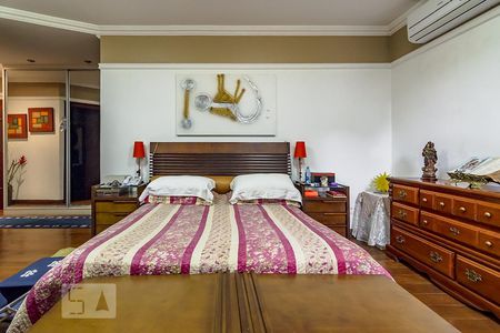 Casa à venda com 550m², 5 quartos e 5 vagas Casa à venda com 550m², 5 quartos e 5 vagasQuarto 5