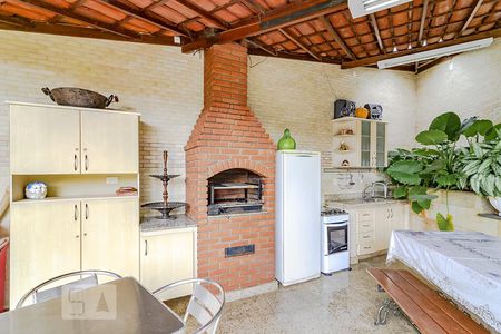 Casa à venda com 550m², 5 quartos e 5 vagas Casa à venda com 550m², 5 quartos e 5 vagasChurrasqueira