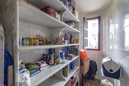 Casa à venda com 550m², 5 quartos e 5 vagas Casa à venda com 550m², 5 quartos e 5 vagasDespensa