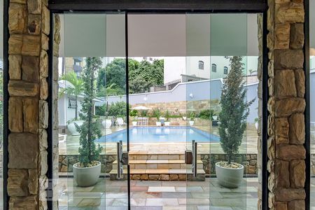 Casa à venda com 550m², 5 quartos e 5 vagas Casa à venda com 550m², 5 quartos e 5 vagasVaranda