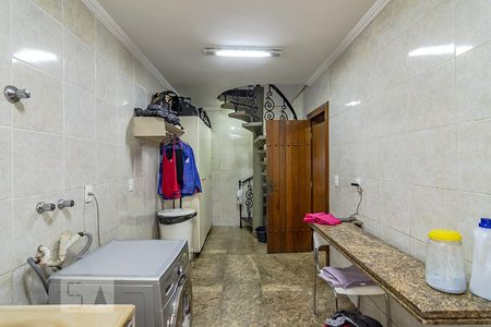 Casa à venda com 550m², 5 quartos e 5 vagas Casa à venda com 550m², 5 quartos e 5 vagasÁrea de Serviço