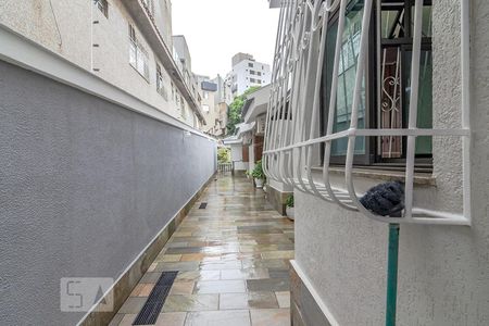 Casa à venda com 550m², 5 quartos e 5 vagas Casa à venda com 550m², 5 quartos e 5 vagasÁrea Lateral