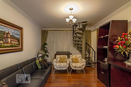 Casa à venda com 550m², 5 quartos e 5 vagas Casa à venda com 550m², 5 quartos e 5 vagasAntessala