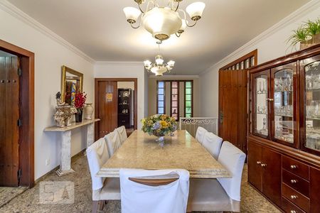 Casa à venda com 550m², 5 quartos e 5 vagas Casa à venda com 550m², 5 quartos e 5 vagasCopa