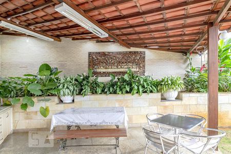 Casa à venda com 550m², 5 quartos e 5 vagas Casa à venda com 550m², 5 quartos e 5 vagasÁrea da Churrasqueira