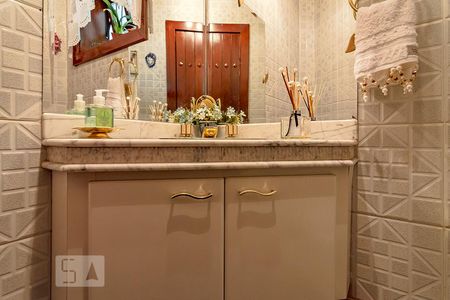 Casa à venda com 550m², 5 quartos e 5 vagas Casa à venda com 550m², 5 quartos e 5 vagasLavabo