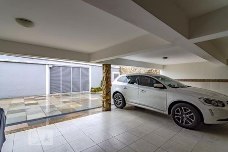 Casa à venda com 550m², 5 quartos e 5 vagas Casa à venda com 550m², 5 quartos e 5 vagasGaragem